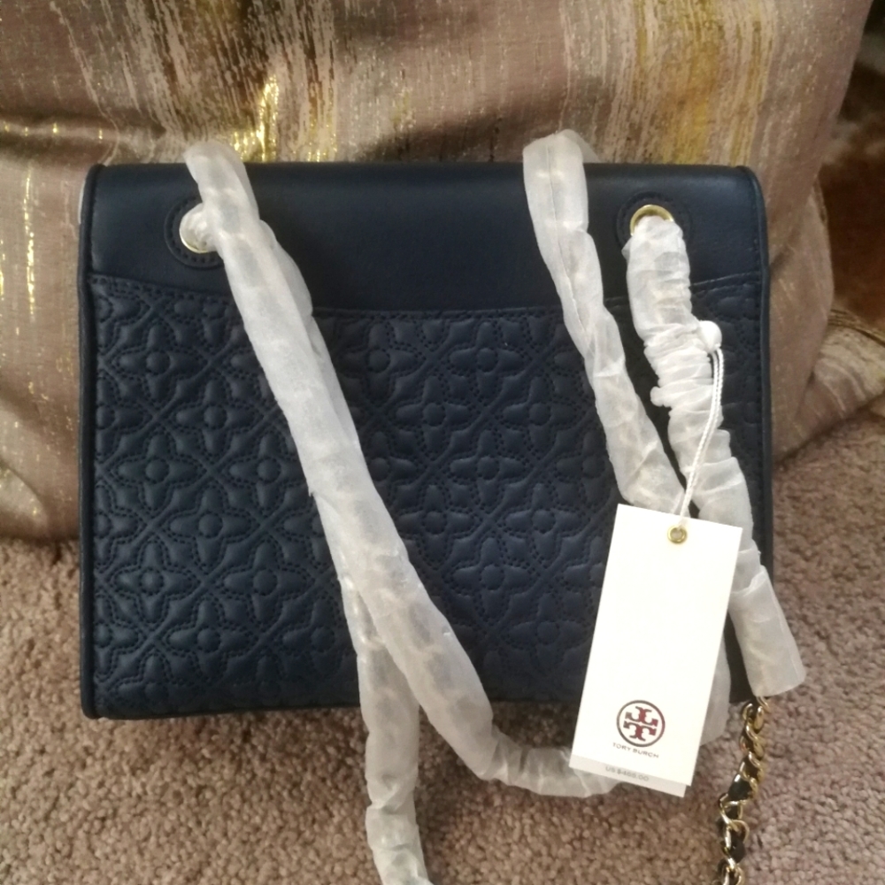 NWT! Navy Tory Burch adjustable shoulder/crossbody bag. great for Christmas Gift